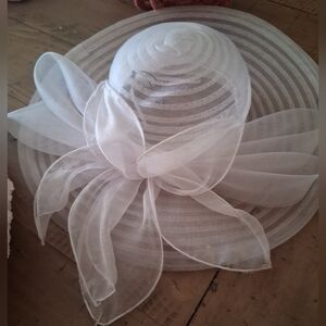 Elk Sheer White Hat with Bow